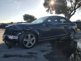 2010 Mercedes-Benz C 300 Sport с VIN WDDGF5EB4AR105681, выставлен на аукционе Copart как лот 82073225 с пробегом 272 355 миль миль и Списание • Salvage title. История ставок и продаж доступна на DreamBid. Изображение 1.