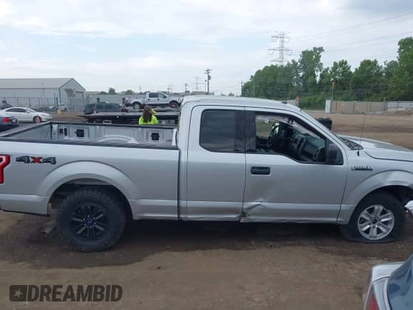 2018 Ford F-150 XL z VIN 1FTEX1EB2JKD23294, wystawiony jako IAAI lot #42882365 z przebiegiem 124 973 mil mil oraz . Historia ofert i sprzedaży dostępna na DreamBid. Obrazek 13.