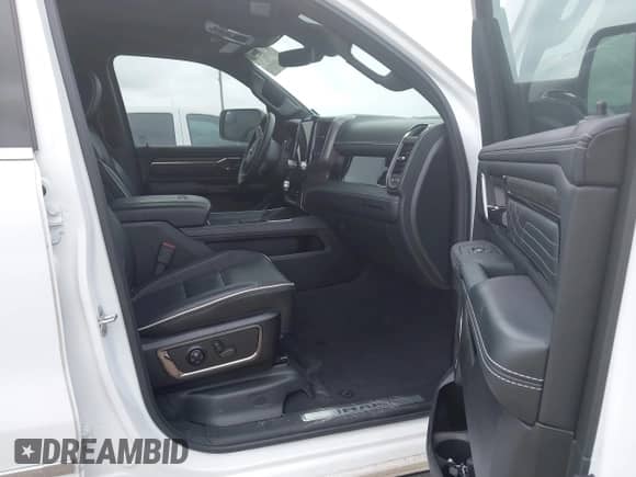 2025 Ram 1500 Limited z VIN 1C6SRFHP8SN582445, wystawiony jako IAAI lot #41884206 z przebiegiem 13 460 mil mil oraz . Historia ofert i sprzedaży dostępna na DreamBid. Obrazek 5.