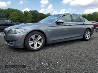 2011 BMW 5 Series 528i с VIN WBAFR1C58BC750547, выставлен на аукционе Copart как лот 67889715 с пробегом 135 719 миль миль и Списание • Salvage title. История ставок и продаж доступна на DreamBid. Изображение 1.