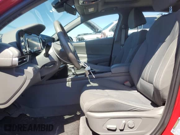 2022 Hyundai Elantra SEL z VIN KMHLN4AG3NU330969, wystawiony jako Copart lot #68753765 z przebiegiem 20 874 mil mil oraz Szkoda całkowita • Salvage title. Historia ofert i sprzedaży dostępna na DreamBid. Obrazek 7.