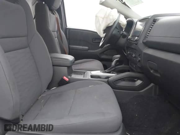 2024 Nissan Frontier S z VIN 1N6ED1CL0RN645850, wystawiony jako IAAI lot #41721969 z przebiegiem 20 387 mil mil oraz . Historia ofert i sprzedaży dostępna na DreamBid. Obrazek 5.