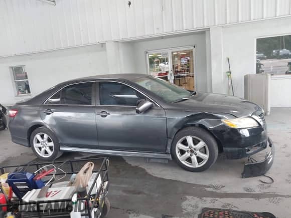 2008 Toyota Camry LE z VIN 4T1BE46K88U219881, wystawiony jako IAAI lot #43154636 z przebiegiem 203 834 mil mil oraz . Historia ofert i sprzedaży dostępna na DreamBid. Obrazek 13.