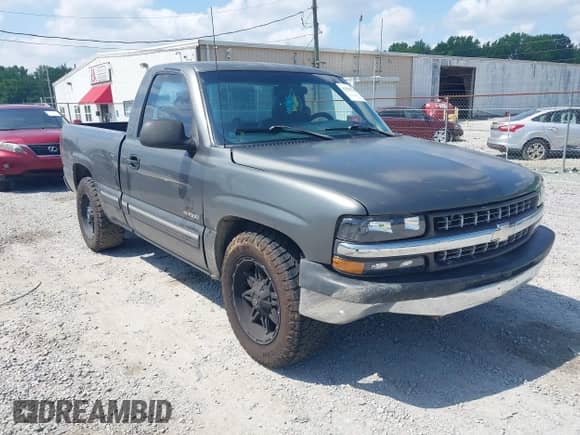 2000 Chevrolet Silverado 1500 LS with VIN 1GCEC14W3YZ303315, listed as a IAAI auction lot 42422748 with 274,514 mi miles and . Bid and sale history available at DreamBid. Image 1.