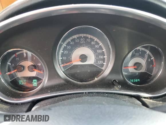 2014 Chrysler 200 Touring z VIN 1C3CCBBB3EN152299, wystawiony jako Copart lot #81837385 z przebiegiem 76 389 mil mil oraz Szkoda całkowita • Salvage title. Historia ofert i sprzedaży dostępna na DreamBid. Obrazek 9.