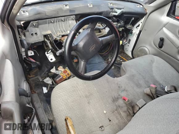 2000 Chevrolet S-10 с VIN 1GCCS1446YK183642, выставлен на аукционе Copart как лот 64385155 с пробегом Не указан миль и Списание • Salvage title. История ставок и продаж доступна на DreamBid. Изображение 8.