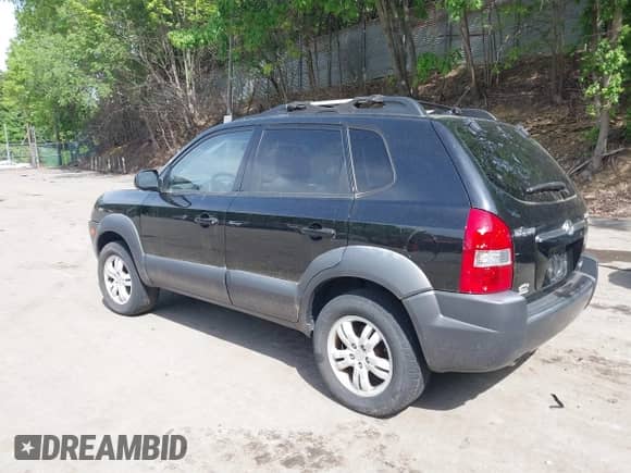 2008 Hyundai Tucson SE with VIN KM8JN72D88U807493, listed as a IAAI auction lot 42317962 with 158,141 mi miles and . Bid and sale history available at DreamBid. Image 3.