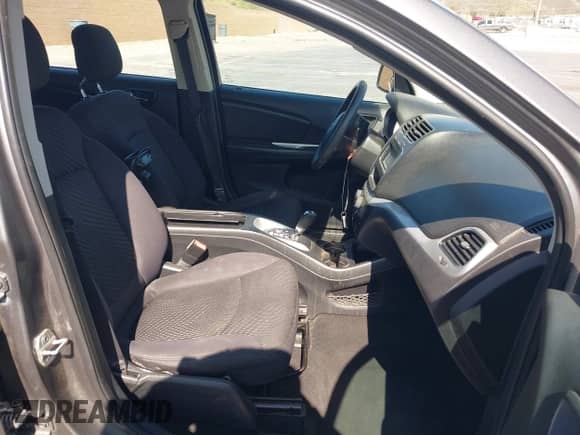 2012 Dodge Journey SE z VIN 3C4PDCAB1CT372670, wystawiony jako IAAI lot #42281044 z przebiegiem 185 388 mil mil oraz . Historia ofert i sprzedaży dostępna na DreamBid. Obrazek 5.