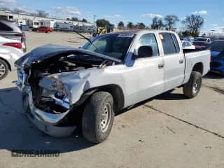 2000 Dodge Dakota Sport with VIN 1B7GL2AN1YS663301, listed as a Copart auction lot 44490525 with 368,339 mi miles and Salvage title. Bid and sale history available at DreamBid. Image 1.