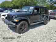 2021 Jeep Wrangler Unlimited Sahara Altitude z VIN 1C4HJXEG6MW736815, wystawiony jako Copart lot #64779455 z przebiegiem 56 496 mil mil oraz Szkoda całkowita • Salvage title. Historia ofert i sprzedaży dostępna na DreamBid. Obrazek 1.