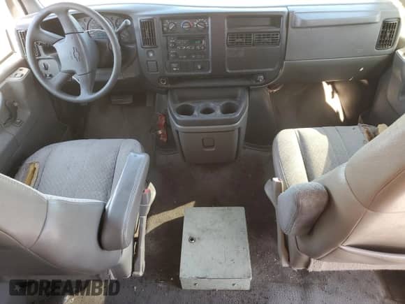 2006 Chevrolet Express Passenger with VIN 1GAHG35U361256706, listed as a Copart auction lot 53382965 with 235,191 mi miles and Clean title. Bid and sale history available at DreamBid. Image 8.