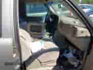 2003 Chevrolet Tahoe LT z VIN 1GNEC13Z83R104031, wystawiony jako IAAI lot #43337191 z przebiegiem Nie podano mil oraz . Historia ofert i sprzedaży dostępna na DreamBid. Obrazek 5.