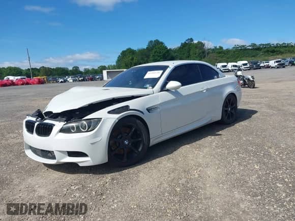 2011 BMW M3 z VIN WBSDX9C53BE783824, wystawiony jako IAAI lot #42284726 z przebiegiem 2 mil mil oraz . Historia ofert i sprzedaży dostępna na DreamBid. Obrazek 2.