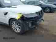 2020 Land Rover Range Rover Sport SE z VIN SALWG2SUXLA712248, wystawiony jako IAAI lot #41692154 z przebiegiem 30 509 mil mil oraz . Historia ofert i sprzedaży dostępna na DreamBid. Obrazek 18.