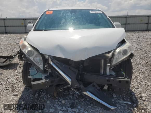 2019 Toyota Sienna LE Auto Access Seat with VIN 5TDKZ3DC5KS002038, listed as a Copart auction lot 70196945 with 243,346 mi miles and Salvage title. Bid and sale history available at DreamBid. Image 5.