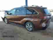 2023 Toyota Sienna Limited с VIN 5TDZSKFC6PS107995, выставлен на аукционе Copart как лот 68572515 с пробегом 26 262 миль миль и Списание • Salvage title. История ставок и продаж доступна на DreamBid. Изображение 2.