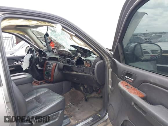 2008 Chevrolet Tahoe 1LT z VIN 1GNFC13038R207600, wystawiony jako IAAI lot #42142968 z przebiegiem 133 926 mil mil oraz . Historia ofert i sprzedaży dostępna na DreamBid. Obrazek 5.