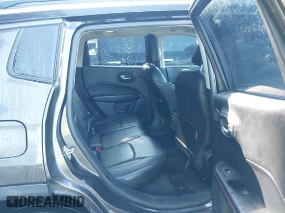 2018 Jeep Compass Trailhawk z VIN 3C4NJDDB8JT343455, wystawiony jako IAAI lot #42545545 z przebiegiem 90 515 mil mil oraz . Historia ofert i sprzedaży dostępna na DreamBid. Obrazek 8.