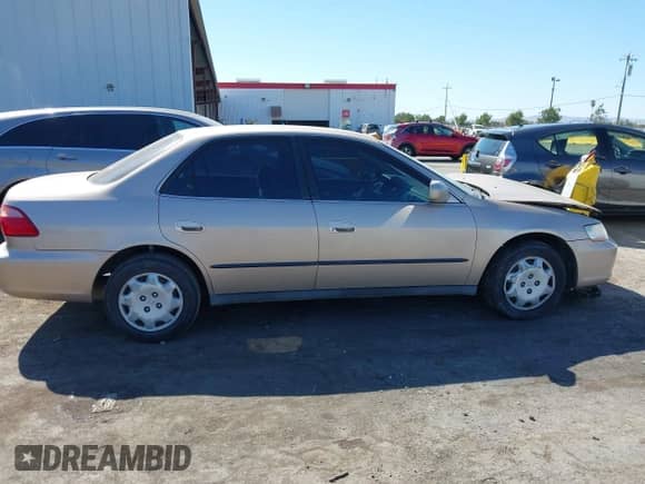 2000 Honda Accord LX с VIN 3HGCG6657YG707491, выставлен на аукционе IAAI как лот 43111210 с пробегом 122 416 миль миль и . История ставок и продаж доступна на DreamBid. Изображение 13.