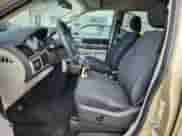 2010 Dodge Grand Caravan SXT с VIN 2D4RN5D19AR220191, выставлен на аукционе Copart как лот 69233045 с пробегом 58 716 миль миль и Списание • Salvage title. История ставок и продаж доступна на DreamBid. Изображение 7.