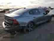 2019 Volvo S60 R-Design z VIN 7JR102FM8KG003945, wystawiony jako Copart lot #81183193 z przebiegiem 42 874 mil mil oraz . Historia ofert i sprzedaży dostępna na DreamBid. Obrazek 3.