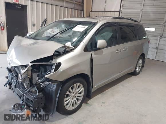 2015 Toyota Sienna XLE z VIN 5TDYK3DC1FS642817, wystawiony jako IAAI lot #42564358 z przebiegiem 93 145 mil mil oraz . Historia ofert i sprzedaży dostępna na DreamBid. Obrazek 2.