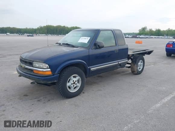 2000 Chevrolet S-10 LS с VIN 1GCDT19W9Y8202273, выставлен на аукционе IAAI как лот 42130079 с пробегом 190 140 миль миль и . История ставок и продаж доступна на DreamBid. Изображение 2.