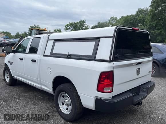 2023 Ram 1500 Tradesman z VIN 1C6RR7FT4PS588854, wystawiony jako Copart lot #64556685 z przebiegiem 24 403 mil mil oraz Szkoda całkowita • Salvage title. Historia ofert i sprzedaży dostępna na DreamBid. Obrazek 3.