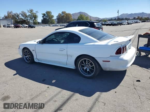 1998 Ford Mustang GT z VIN 1FAFP42X9WF179805, wystawiony jako Copart lot #82494395 z przebiegiem 142 724 mil mil oraz Szkoda całkowita • Salvage title. Historia ofert i sprzedaży dostępna na DreamBid. Obrazek 2.