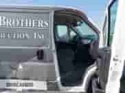 2016 Ram ProMaster Cargo z VIN 3C6TRVNG1GE136054, wystawiony jako IAAI lot #43361697 z przebiegiem 140 253 mil mil oraz . Historia ofert i sprzedaży dostępna na DreamBid. Obrazek 5.