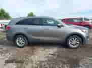 2016 Kia Sorento LX z VIN 5XYPG4A39GG164359, wystawiony jako IAAI lot #42620030 z przebiegiem 66 188 mil mil oraz . Historia ofert i sprzedaży dostępna na DreamBid. Obrazek 14.