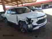 2024 Chevrolet TrailBlazer LT z VIN KL79MRSL5RB077405, wystawiony jako IAAI lot #42287769 z przebiegiem 26 150 mil mil oraz . Historia ofert i sprzedaży dostępna na DreamBid. Obrazek 1.