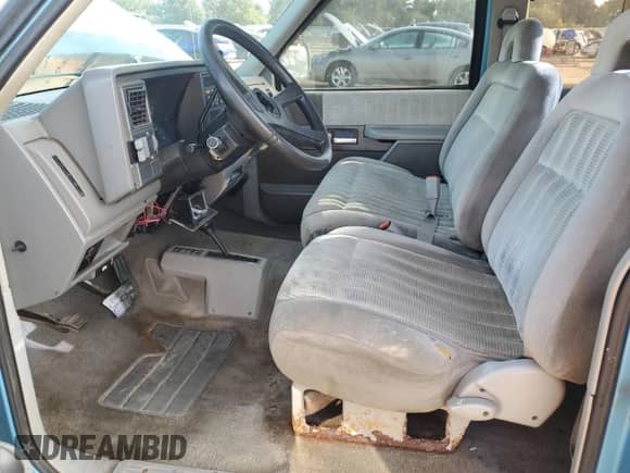 1993 GMC Sierra 1500 SLT с VIN 2GTEK19Z6P1507913, выставлен на аукционе Copart как лот 71995315 с пробегом 260 353 миль миль и Списание • Salvage title. История ставок и продаж доступна на DreamBid. Изображение 7.