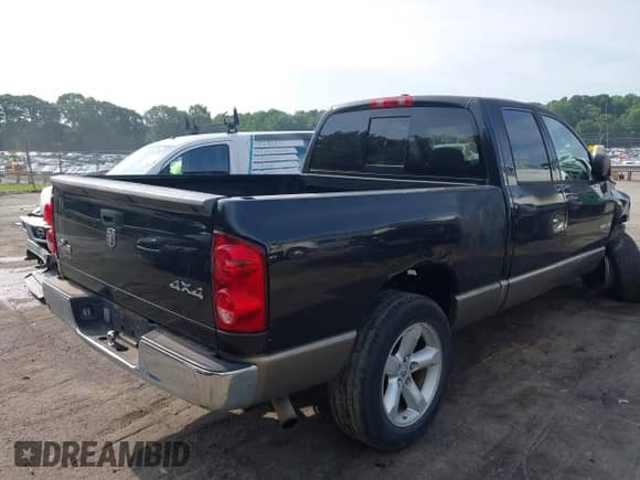 2008 Dodge 1500 SLT z VIN 1D7HU18N08J154815, wystawiony jako IAAI lot #42473337 z przebiegiem 156 602 mil mil oraz . Historia ofert i sprzedaży dostępna na DreamBid. Obrazek 4.