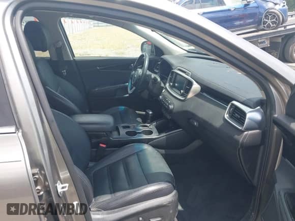 2016 Kia Sorento SXL with VIN 5XYPK4A58GG115170, listed as a IAAI auction lot 42689300 with 123,640 mi miles and . Bid and sale history available at DreamBid. Image 5.