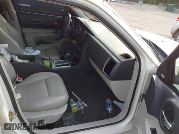 2005 Dodge Magnum RT with VIN 2D4GV58265H646507, listed as a IAAI auction lot 42424873 with Not provided miles and . Bid and sale history available at DreamBid. Image 5.