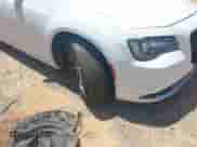 2015 Chrysler 300 S с VIN 2C3CCAGG3FH884568, выставлен на аукционе IAAI как лот 42564100 с пробегом 111 563 миль миль и . История ставок и продаж доступна на DreamBid. Изображение 6.
