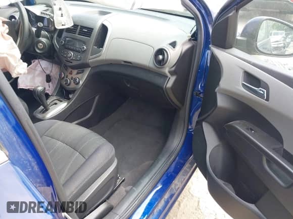 2014 Chevrolet Sonic LT с VIN 1G1JC6SH7E4116550, выставлен на аукционе IAAI как лот 42671179 с пробегом 65 523 миль миль и . История ставок и продаж доступна на DreamBid. Изображение 5.