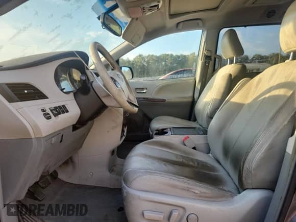 2014 Toyota Sienna XLE с VIN 5TDYK3DC9ES465951, выставлен на аукционе Copart как лот 82076345 с пробегом 251 483 миль миль и Списание • Salvage title. История ставок и продаж доступна на DreamBid. Изображение 7.