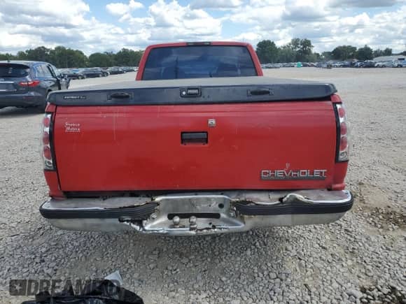 1998 Chevrolet Silverado 1500 z VIN 1GCEC19R2WE165144, wystawiony jako Copart lot #70020375 z przebiegiem 354 838 mil mil oraz Szkoda całkowita • Salvage title. Historia ofert i sprzedaży dostępna na DreamBid. Obrazek 6.