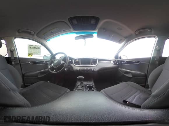 2020 Kia Sorento LX с VIN 5XYPG4A33LG641538, выставлен на аукционе IAAI как лот 40688576 с пробегом 60 249 миль миль и . История ставок и продаж доступна на DreamBid. Изображение 17.