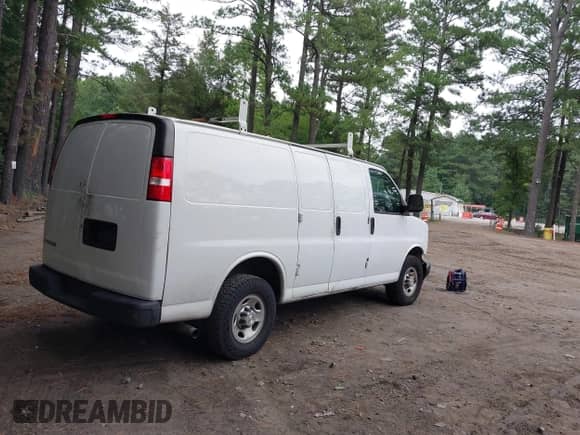 2021 Chevrolet Express Cargo with VIN 1GCWGAFP9M1210001, listed as a IAAI auction lot 42996870 with 123,044 mi miles and . Bid and sale history available at DreamBid. Image 4.