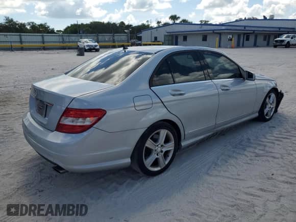2010 Mercedes-Benz C 300 Sport с VIN WDDGF5EB9AR094712, выставлен на аукционе Copart как лот 69847075 с пробегом 96 022 миль миль и Списание • Salvage title. История ставок и продаж доступна на DreamBid. Изображение 3.