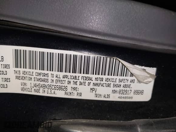 2005 Jeep Grand Cherokee Laredo with VIN 1J4HS48N35C658626, listed as a IAAI auction lot 42449786 with Not provided miles and . Bid and sale history available at DreamBid. Image 9.