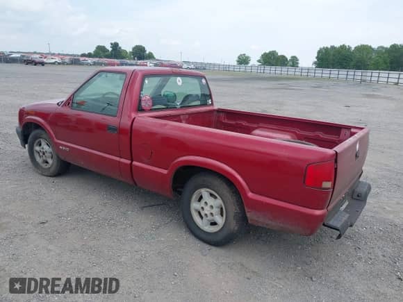 1996 Chevrolet S-10 with VIN 1GCCS1445TK201136, listed as a IAAI auction lot 42440134 with 223,301 mi miles and . Bid and sale history available at DreamBid. Image 3.