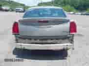 2018 Chrysler 300 S с VIN 2C3CCABG1JH274622, выставлен на аукционе IAAI как лот 42548938 с пробегом 158 719 миль миль и . История ставок и продаж доступна на DreamBid. Изображение 17.