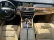 2015 BMW 7 Series 750i xDrive с VIN WBAYB6C5XFD965910, выставлен на аукционе Copart как лот 71134355 с пробегом 173 486 миль миль и Списание • Salvage title. История ставок и продаж доступна на DreamBid. Изображение 8.