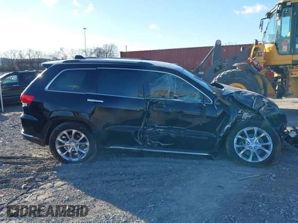 2020 Jeep Grand Cherokee Summit с VIN 1C4RJFJT4LC111122, выставлен на аукционе IAAI как лот 41235987 с пробегом 179 629 миль миль и . История ставок и продаж доступна на DreamBid. Изображение 13.