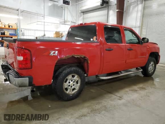 2007 Chevrolet Silverado 1500 LTZ z VIN 3GCEK13M97G512107, wystawiony jako Copart lot #63607775 z przebiegiem 215 973 mil mil oraz Szkoda całkowita • Salvage title. Historia ofert i sprzedaży dostępna na DreamBid. Obrazek 3.