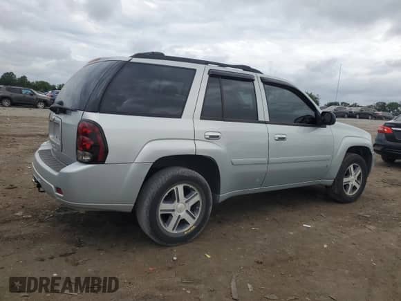 2007 Chevrolet TrailBlazer LT with VIN 1GNDT13S672111587, listed as a Copart auction lot 68708045 with 142,891 mi miles and Salvage title. Bid and sale history available at DreamBid. Image 3.